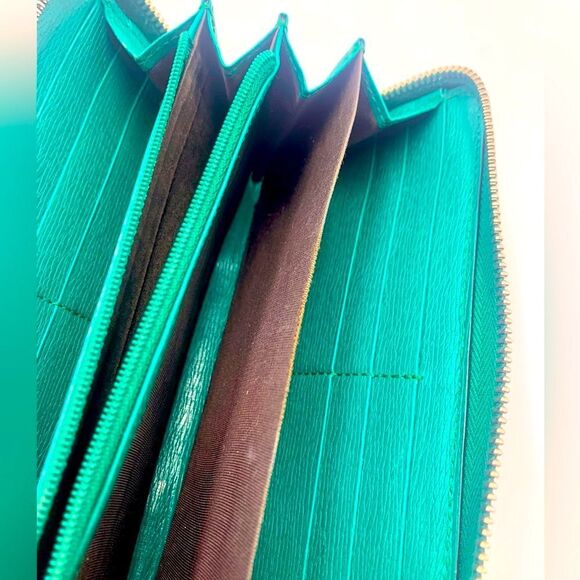 Auth GUCCI Blooms Long Green Painted Leather Zippy Wallet Very Good Preloved - Picture 11 of 11